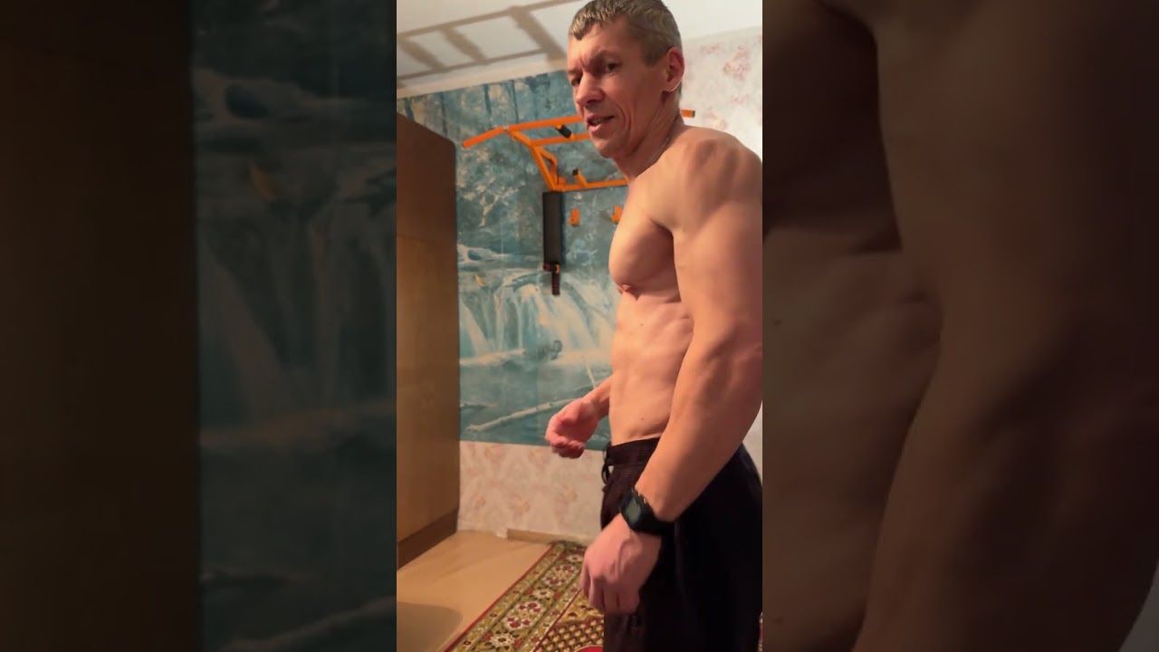 Подтягивания и отжимания.