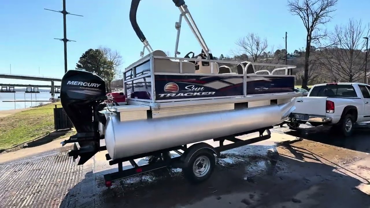 Sun Tracker Bass Buggy 16 DLX