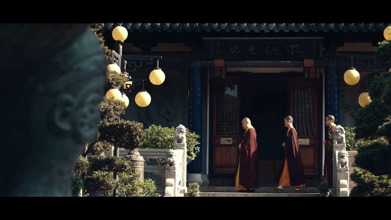 Zhenru Temple - a solemn Buddhist atmosphere