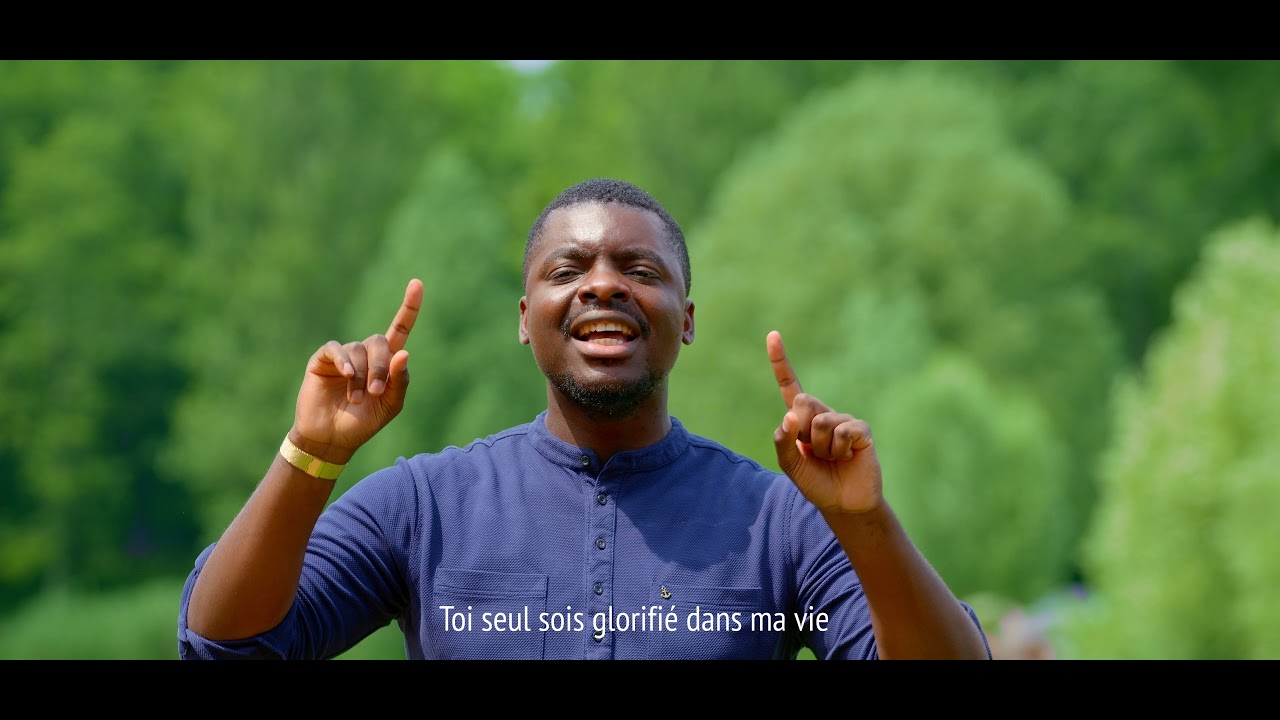 Israel Komisa - Kamuisa Nga ( surprends-moi ) - clip - Officiel