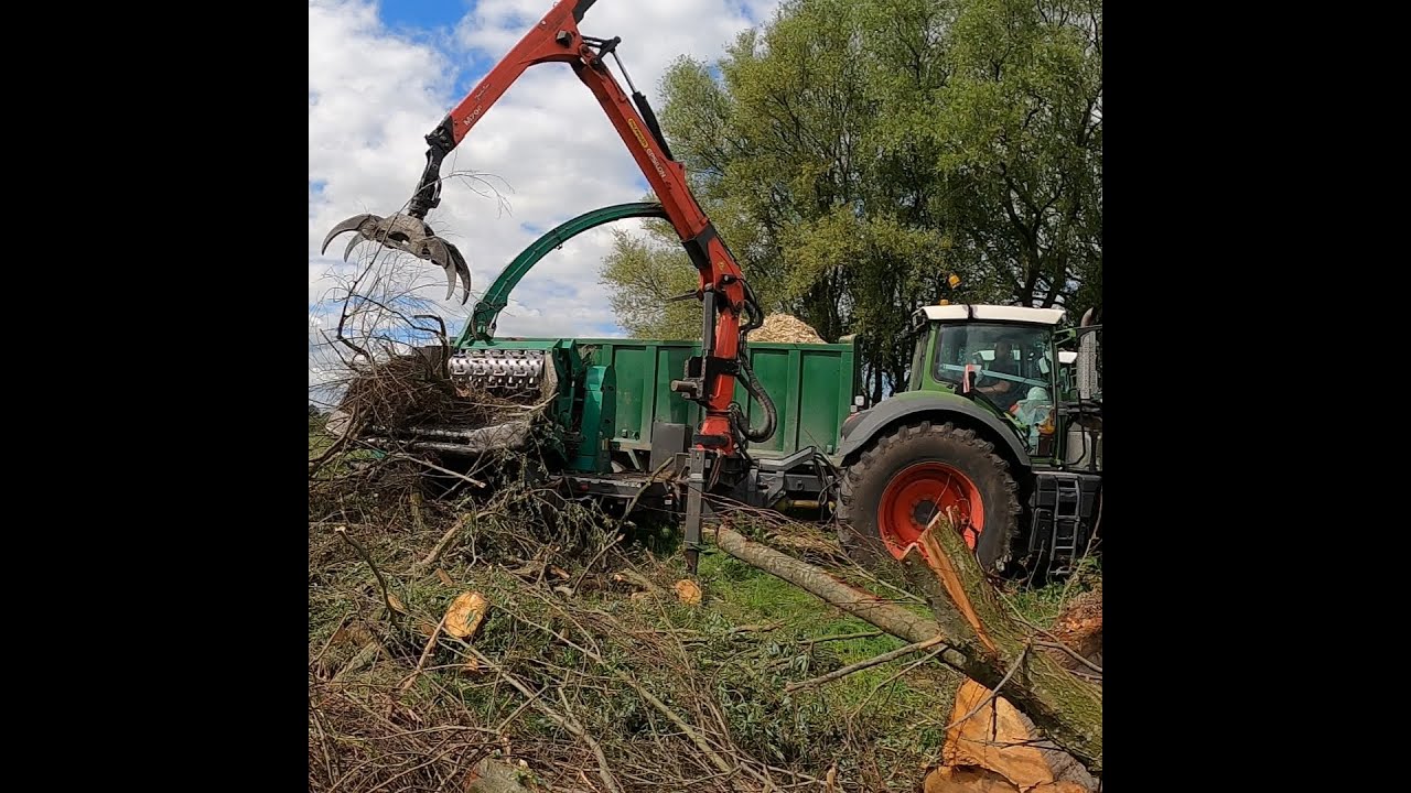 Fendt 939 , 593z Jenz Chipper what a Beast