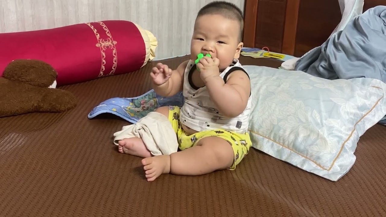 Innocent baby moments 👶🥺