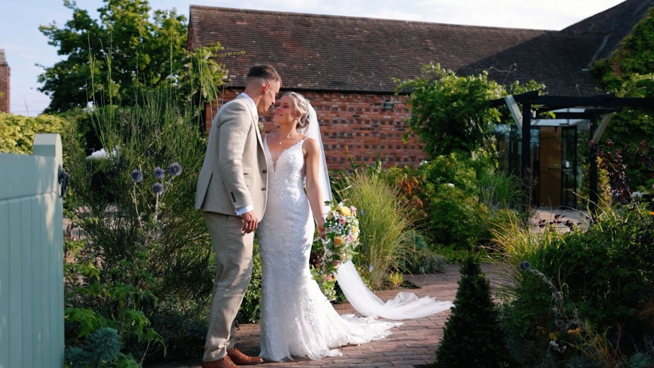 Amelia & Tom - Curradine Barns