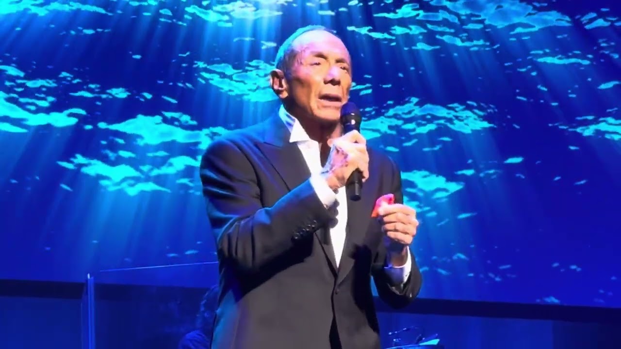 Paul Anka sings ‘My Way’ 