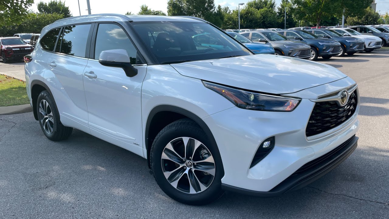 2025 Toyota Highlander Hybrid XLE AWD POV Test Drive & Review