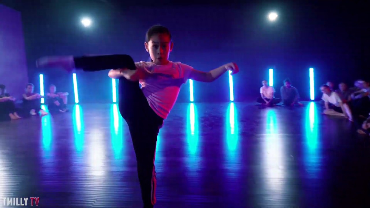 Song:Peer Pressure Artist:@Jamesbaymusic - Choreo:@erica_klein & @joshkillacky Dancer: @alysathestar