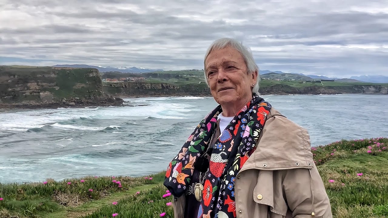 Un Jueves Santo por los acantilados de Suances