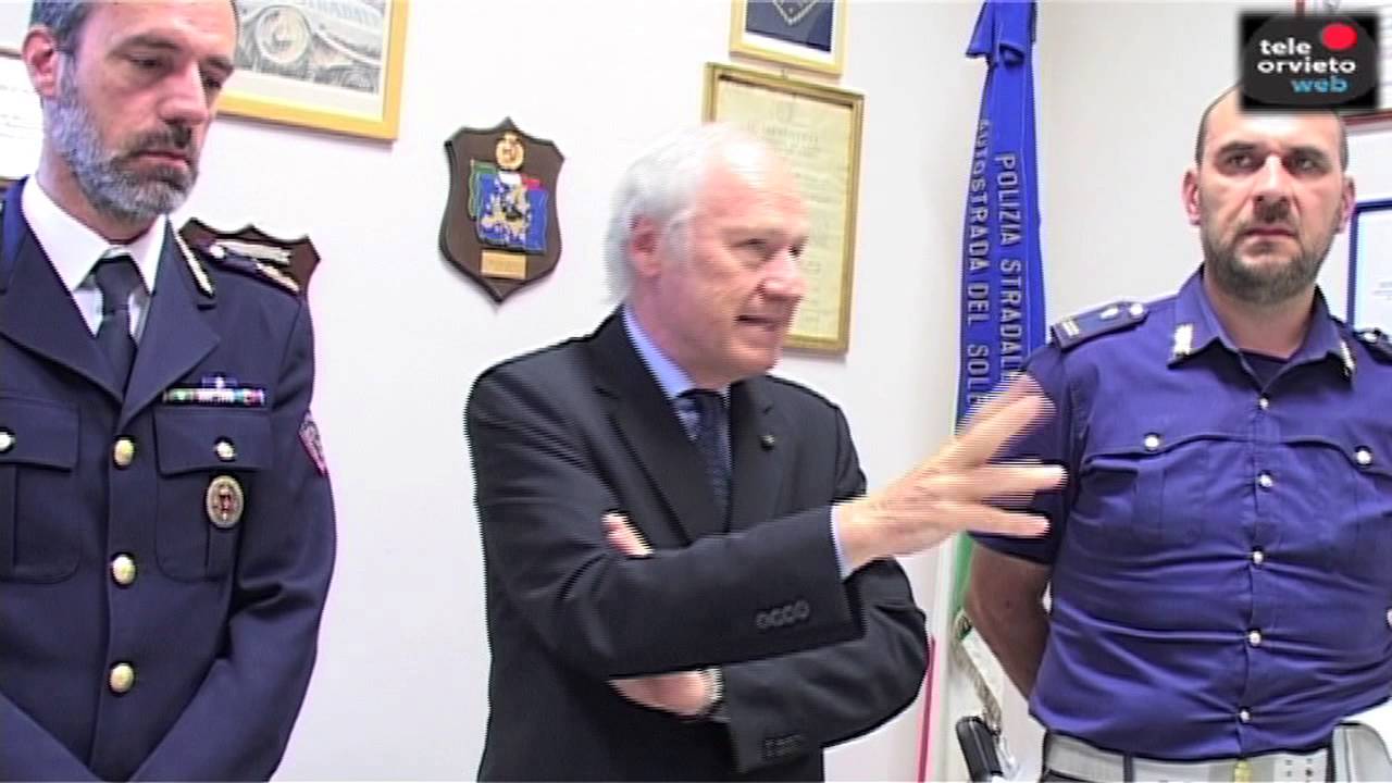 POLIZIA STRADALE ORVIETO: IL PREFETTO DI TERNI CONSEGNA DUE ONORIFICENZE