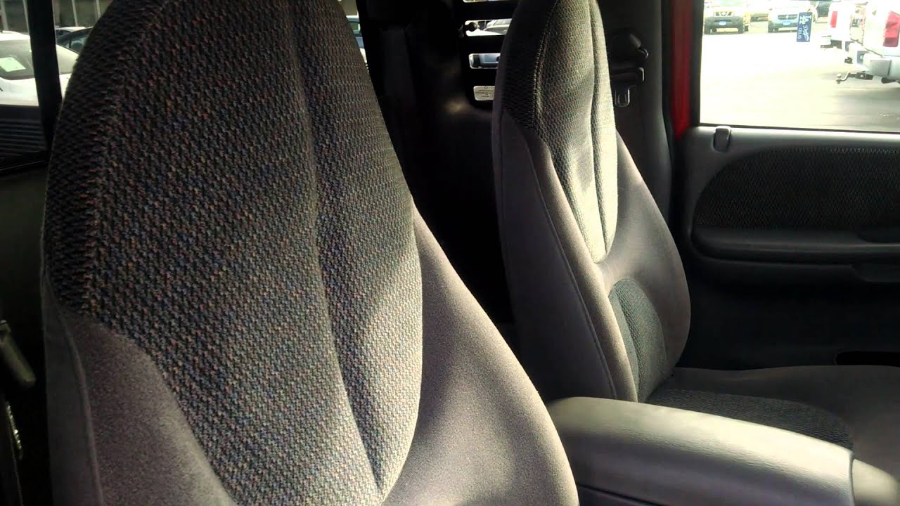 1999 Dodge Dakota interior