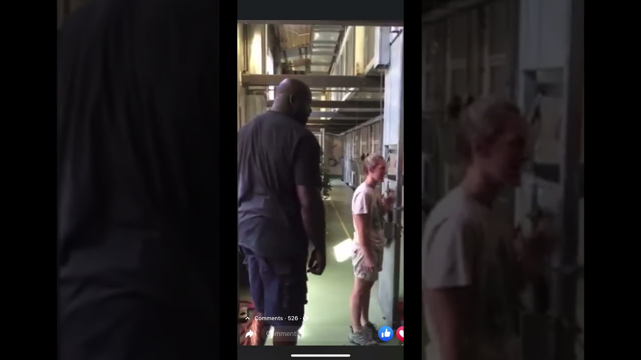 Shaq Scares a Gorilla