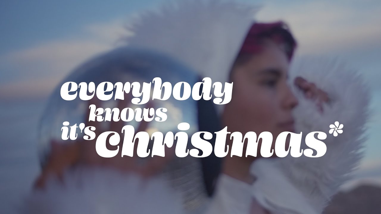 Everybody knows it's Christmas * ( a H-o0-liday House Track )