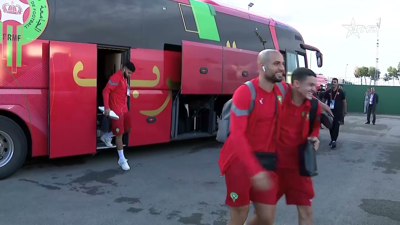 🎥| وصول حافلة المنتخب الوطني المغربي إلى الملعب الشرفي بوجدة