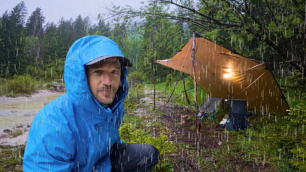 Ohne Zelt im Dauerregen – Übernachten unterm Tarp