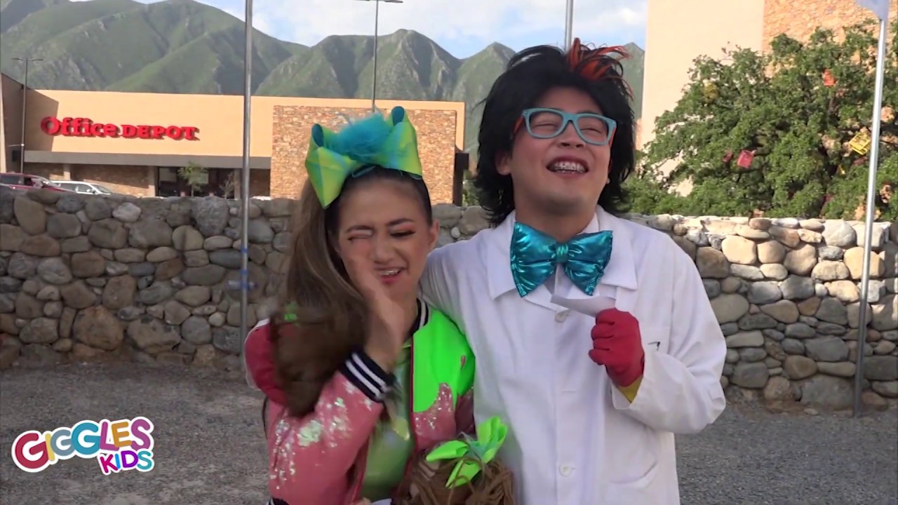 GIGGLES KIDS - GISSEL Y GINVERTO SE VAN A LA FERIA