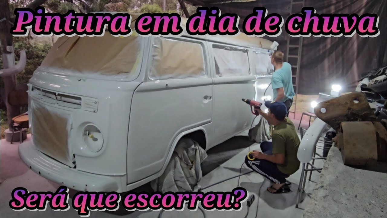 Saiu a pintura da kombi, com direito a chuva e lona, será que ficou bom?