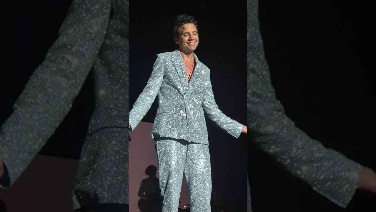 Mika - Speech and End of Elle Me Dit - Nimes (26/06/2025)