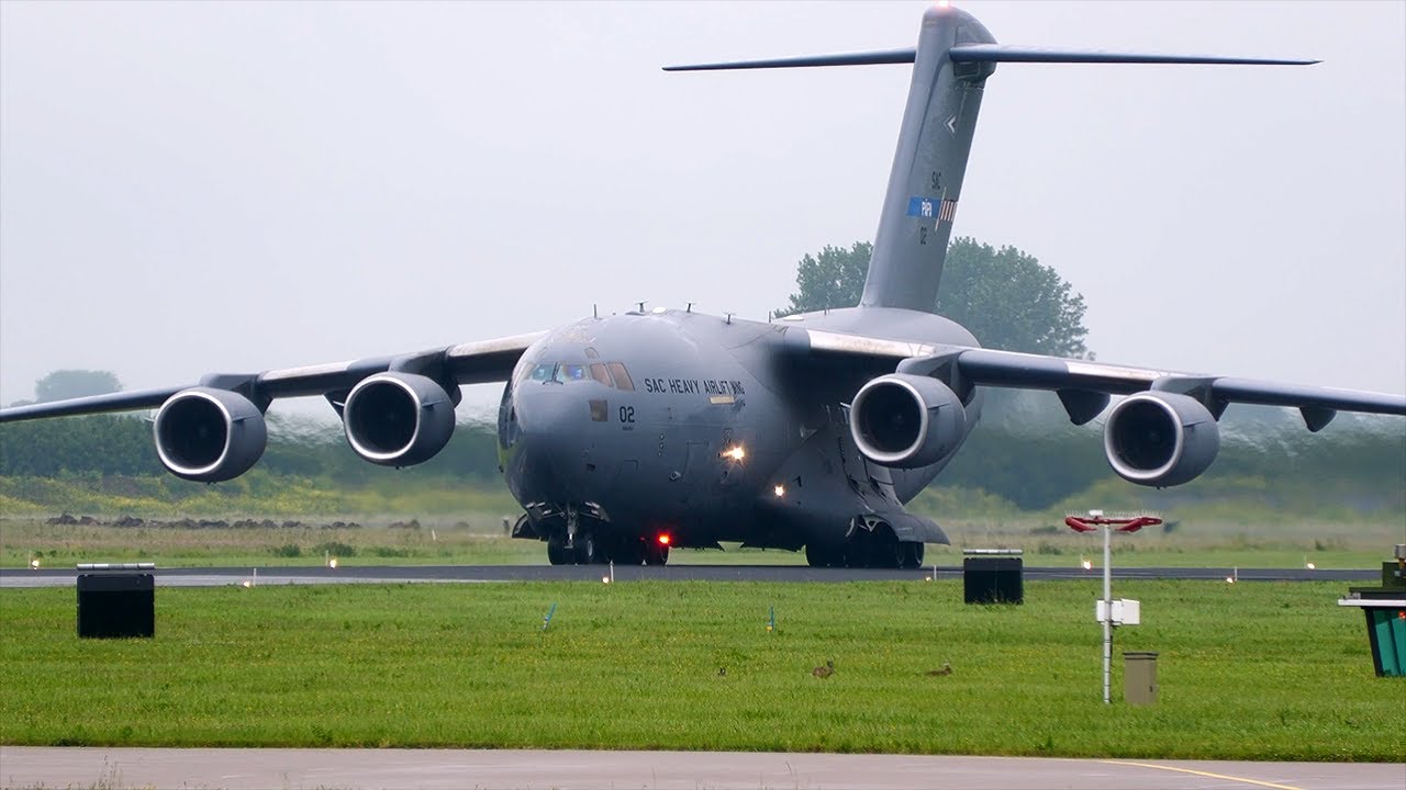 [4K] Boeing C-17 Globemaster from SAC Heavy Airlift Wing lands at Leeuwarden