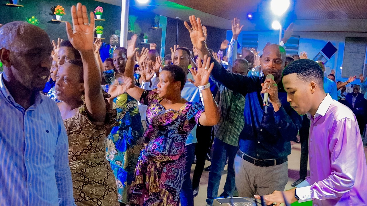 PIANISTE KOFFI HAMWE N' ABAYUMBE BA RUBAVU BAZAMUYE AMATERANIRO MUGITARAMO