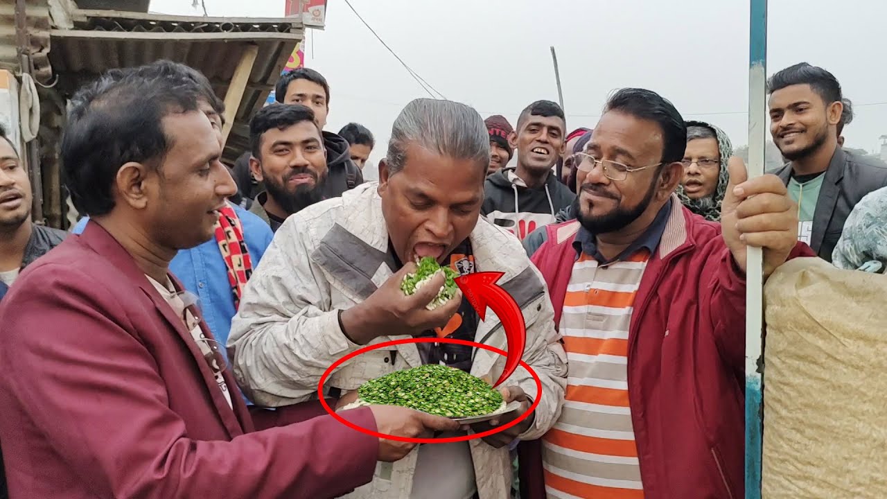 ২ হাজার টাকা বাজি ধরে সরাসরি পাবলিকের সামনে ১ কেজি কাচা মরিচ খেয়ে ইতিহাস সৃষ্টি করলো যুবক