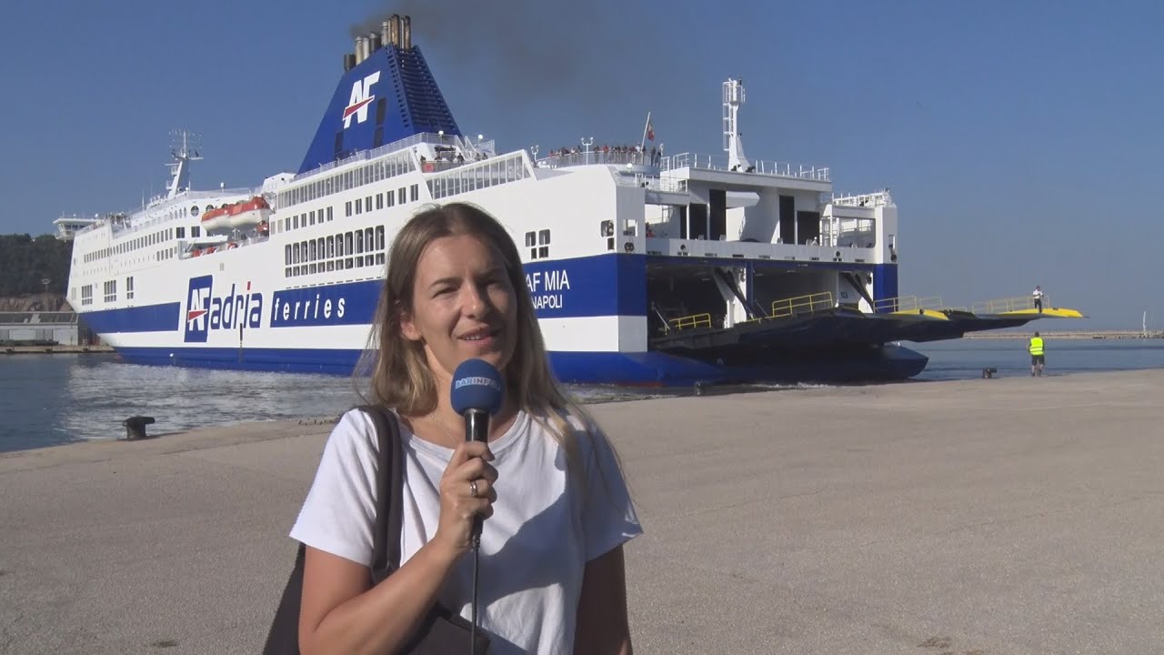 Feribot Mia pristao na Gat pet