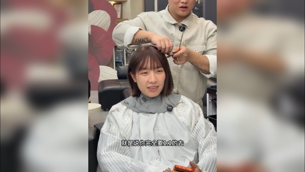 减龄蓬松俏皮感翻翘短发，搭配棕灰发色，过个美美的年