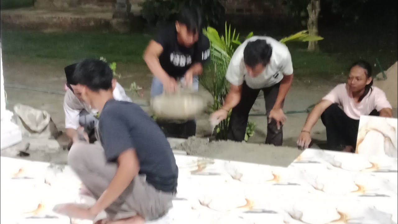 pemasangan batu kramik tempat majlis