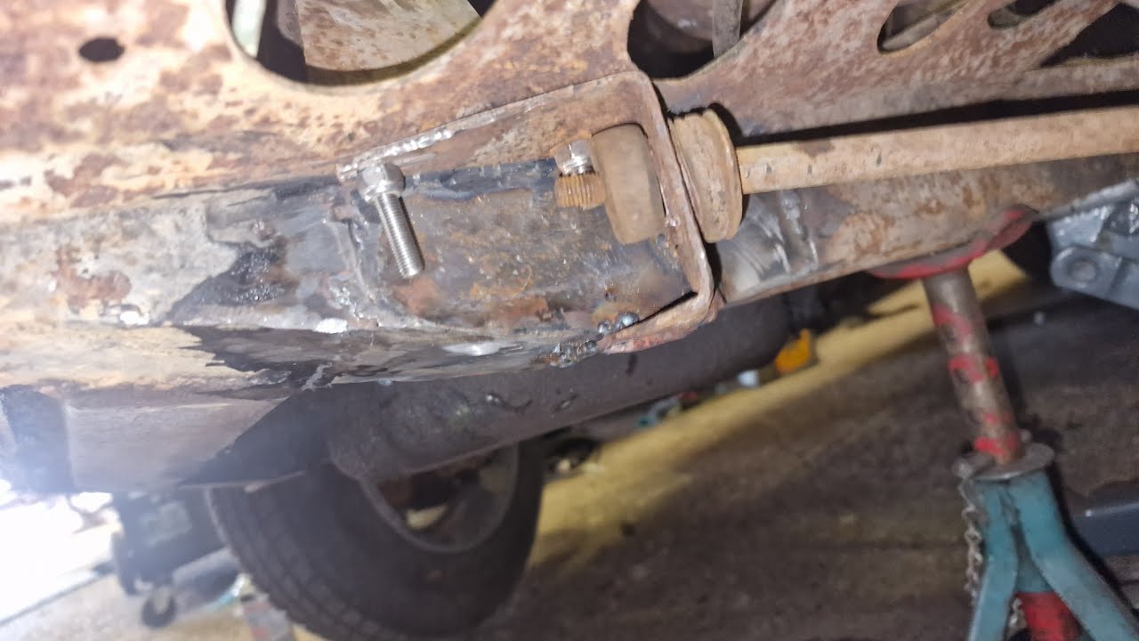 Rusty Morris Minor more welding!