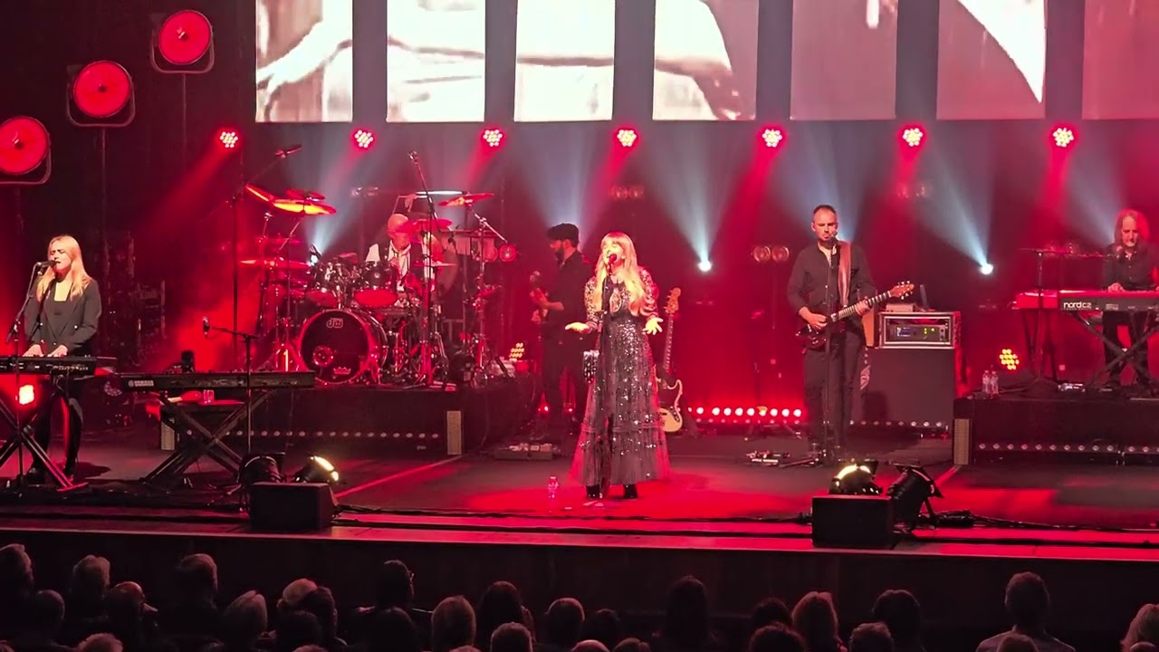 Gypsy, performed by Rumours Of Fleetwood Mac, Live @Guildford