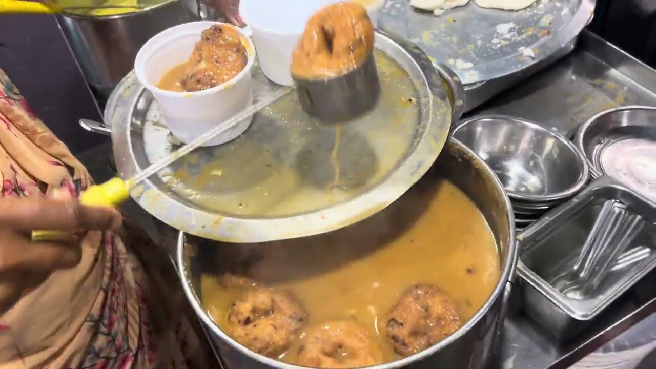 Mouthwatering Sambhar vadas | Delicious street food