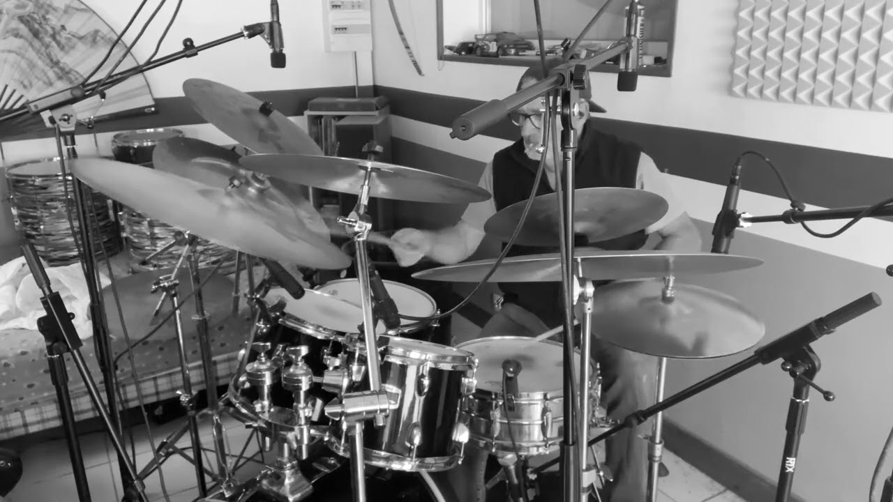 La Javanaise (Lulu Gainsbourg / Richard Bona) Drum cover, First test, (work in progress)