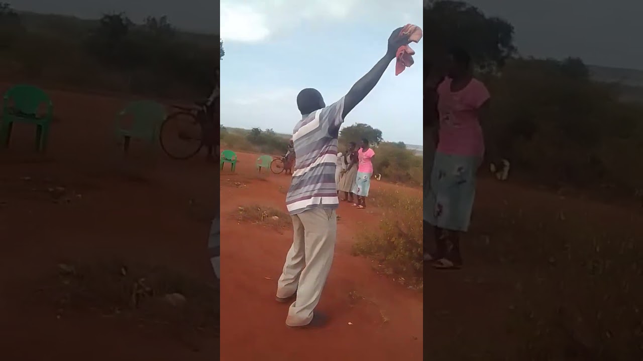Mungu hukaa katika sifa
