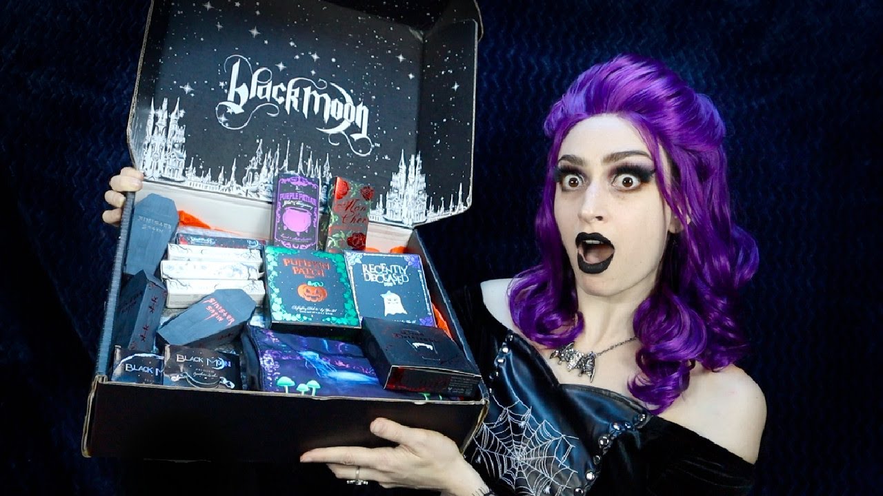 Распаковка PR-набора Black Moon | Свотчи из коллекции макияжа на Хэллоуин 🎃 👻