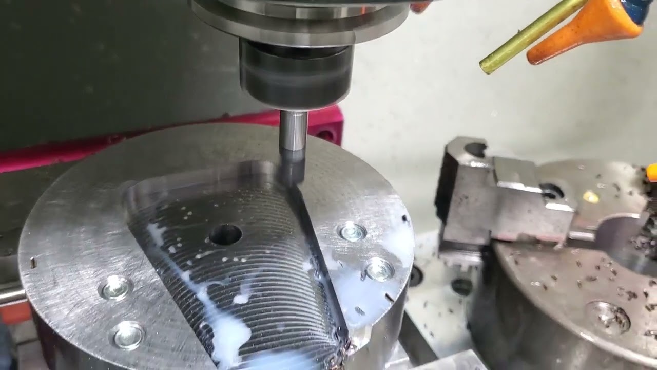 Trochoidal milling on a 5