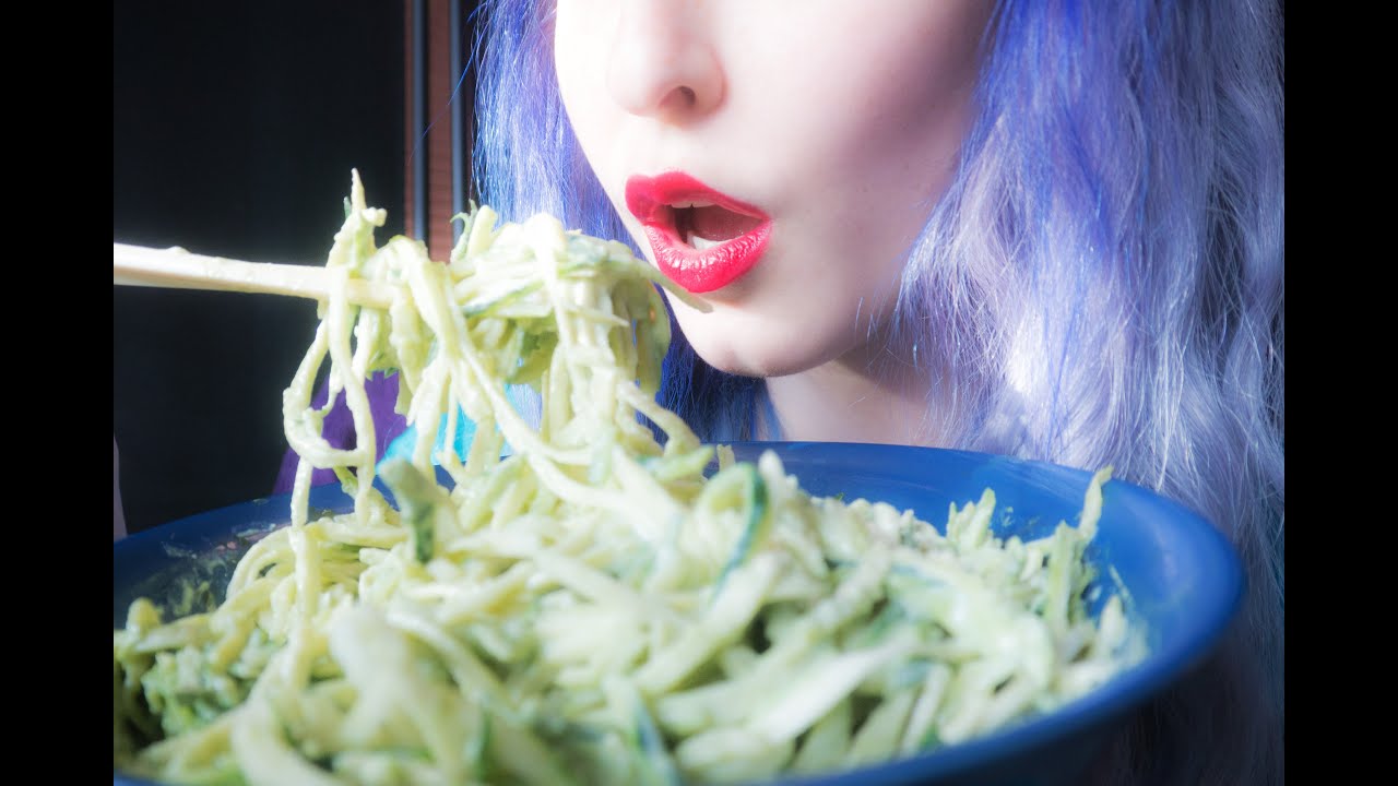 ASMR: RAW Zucchini Pasta ~ Relaxing Eating Sounds [No Talking | Vegan] 😻