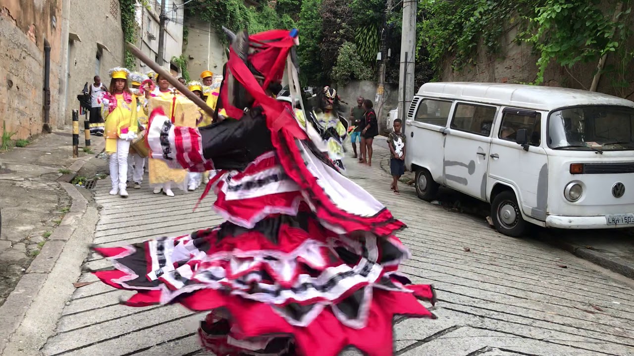 Folia amarela e branca no natal 25/12/18