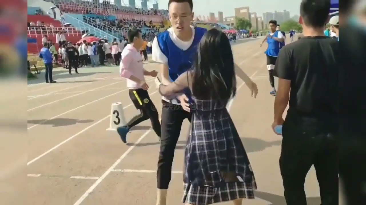 盘点校园运动会高甜时刻，太美好了，都是令人羡慕的爱情