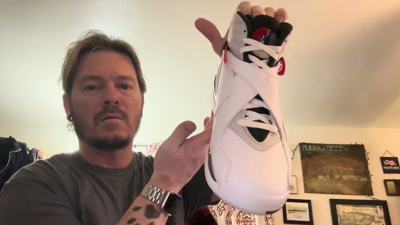 Jordan 8 x Bugs Bunny 2025