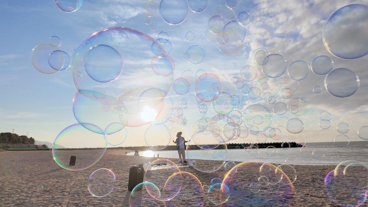 【癒しの風景】絶景 夕焼けの砂浜にシャボン玉が舞う｜さざ波と音楽に包まれる特別な時間｜思わずみんな童心になる【B-Side】