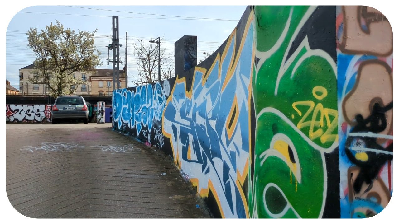 Un endroit que j'adore à Rennes, recouvert de graffitis. Street art libre.