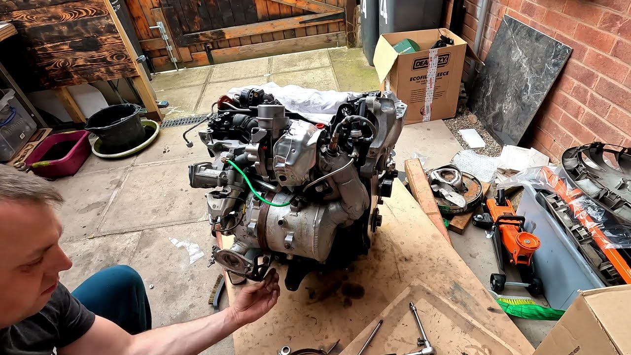 Montaż/Uzbrajanie silnika 1,6 dci R9M / 1,6 DCi R9M Engine Assembly