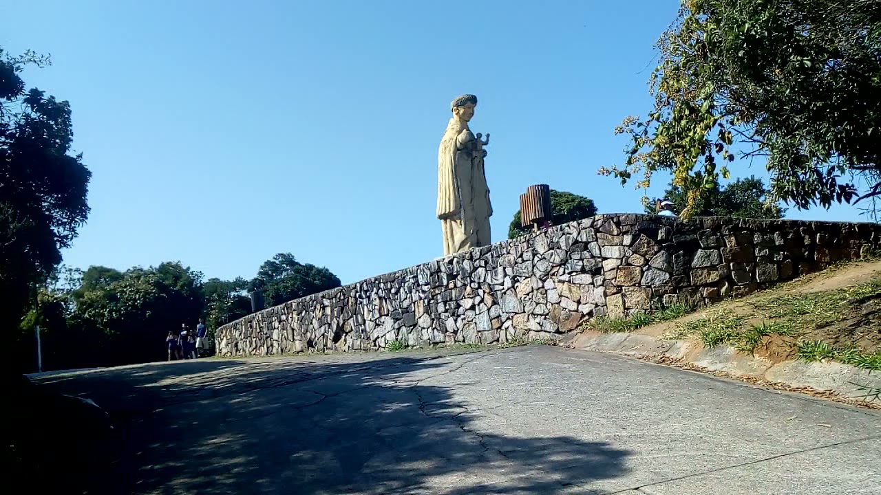 subindo  o  MORRO SANTO ANTONIO APÉ _ #  video 4#morrosantoantoniocaraguatatuba#caraguatatuba#morro