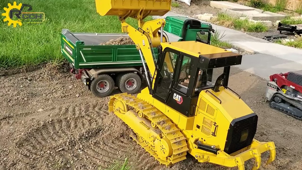 Incredible RC Construction Work Using A Track Loader To Load Tipper Trucks!
