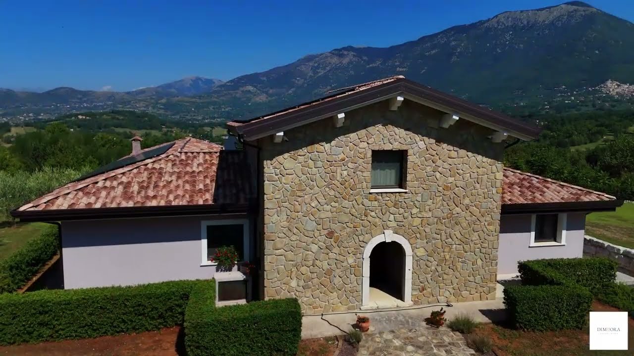 V2240 - Villa esclusiva con giardino, Gallinaro (FR)