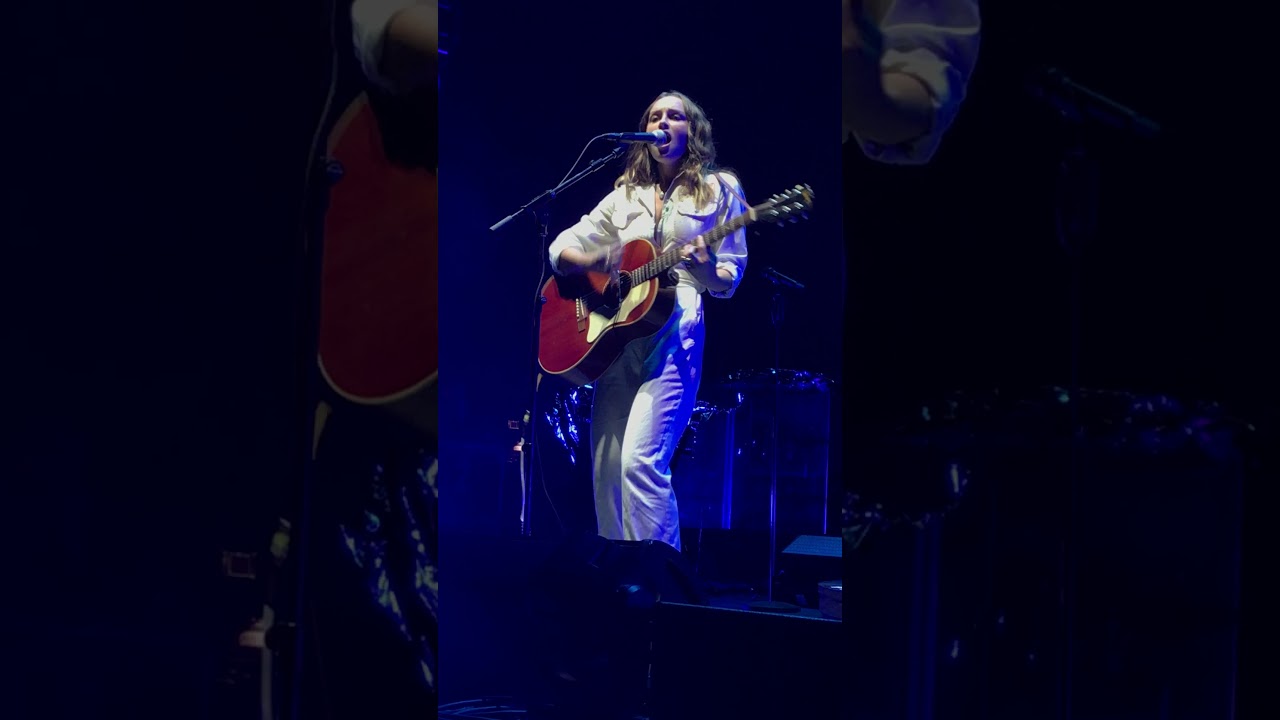 China Town - Zella Day New Song live at Santa Barbara Bowl 2017