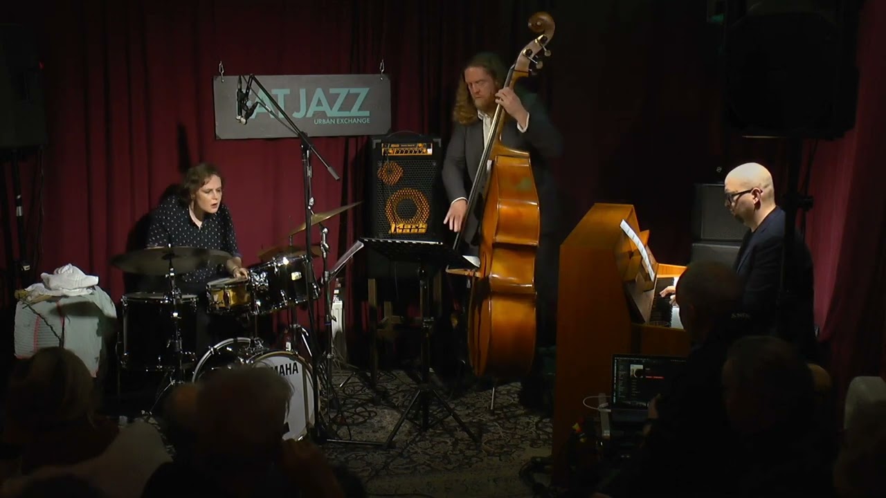 Waltz for W - Eva Klesse Trio feat. Andreas Lang & Ethan Iverson