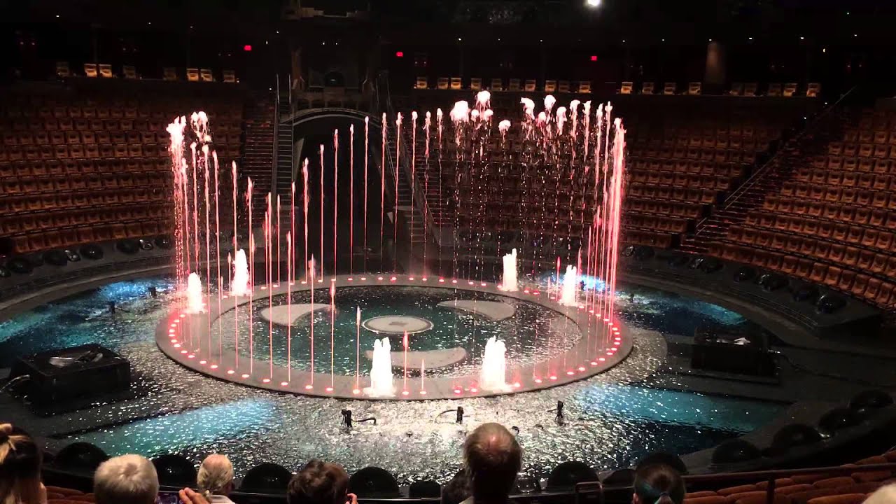 Le Reve-The Dream. Water Jet Effects with work lights on.