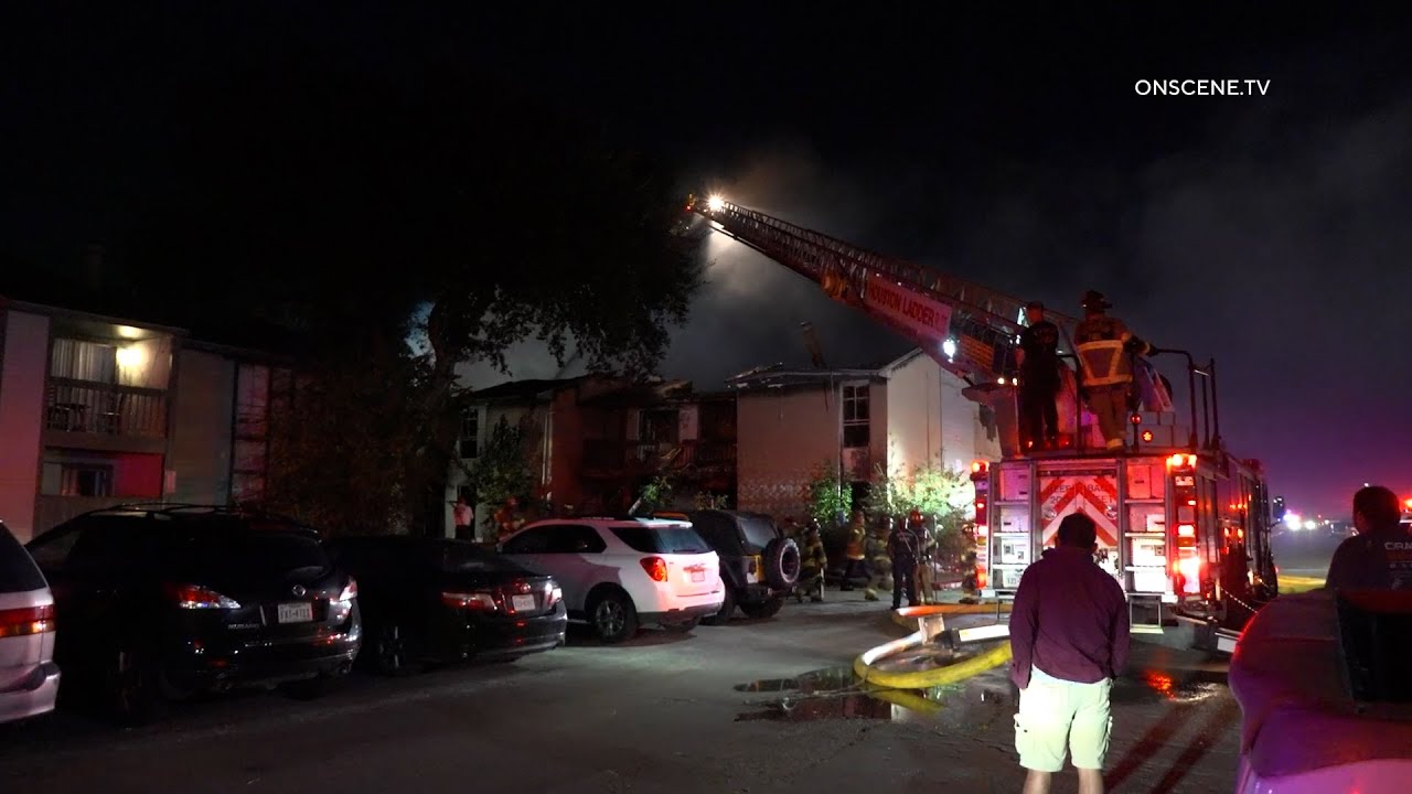 Heavy Fire Engulfs Vacant Houston Apartment Building Overnight