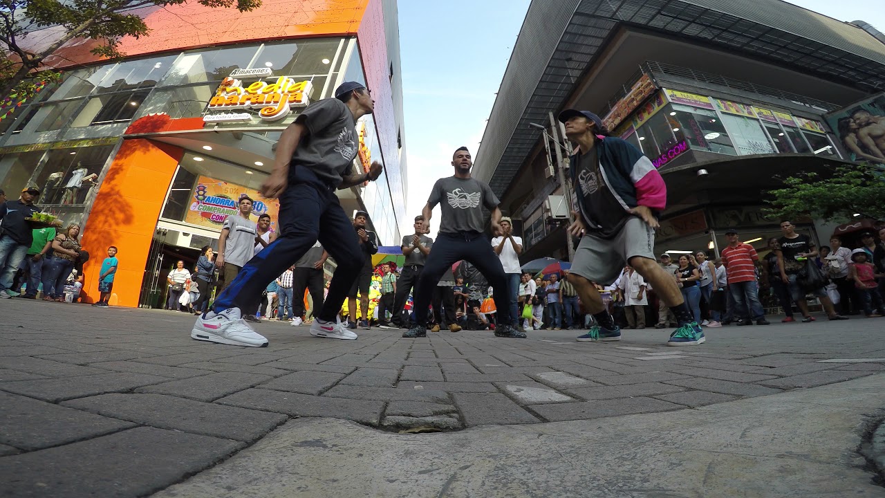 Show de baile en las calles de Medellín - Samurai veloces