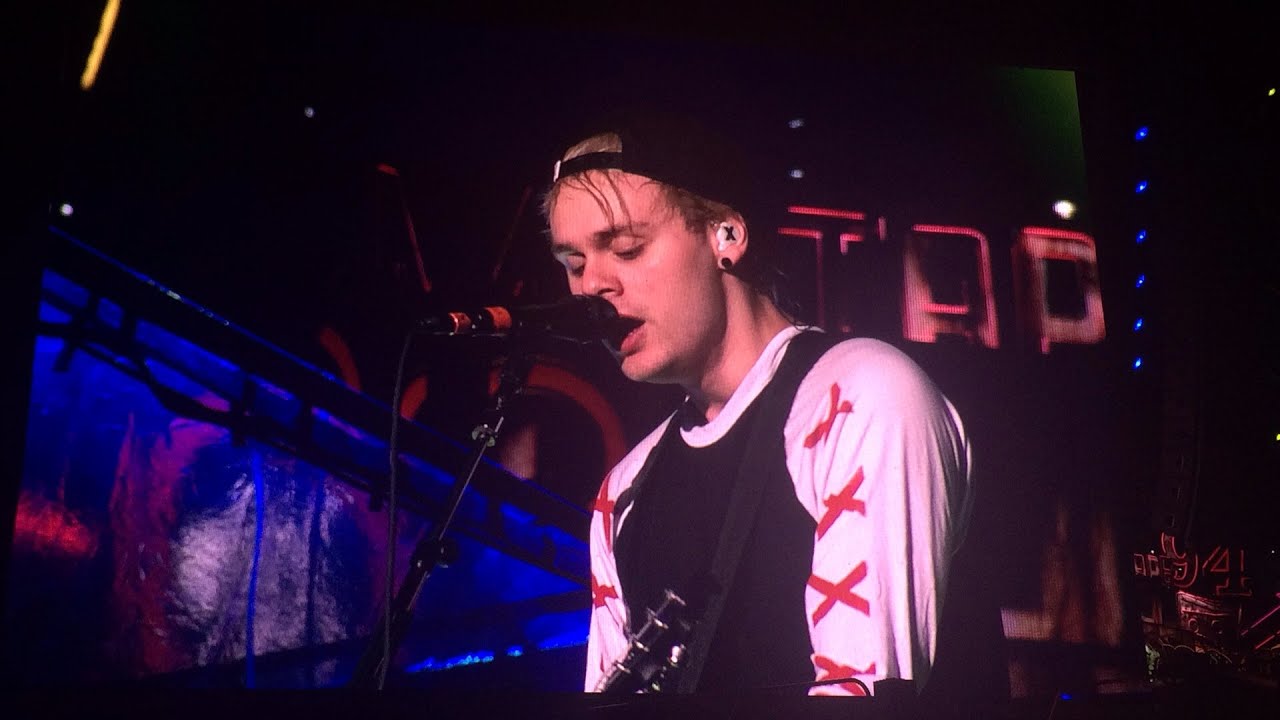 5 Seconds Of Summer - Long Way Home - Live Performance August 30th 2014 - Chicago, IL HD