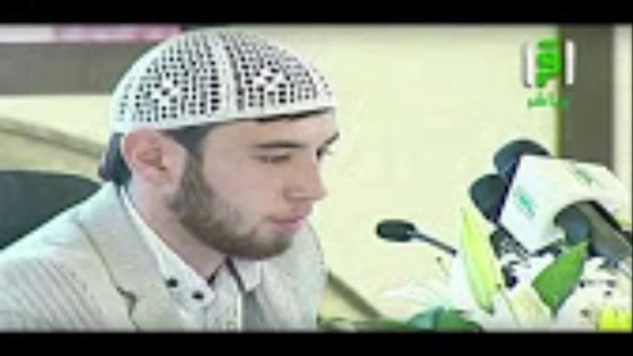 Таджик Фаррух Кори читает сура Аль - Фуркан ( الفرقان ) _ [ 61 - 77 ]
